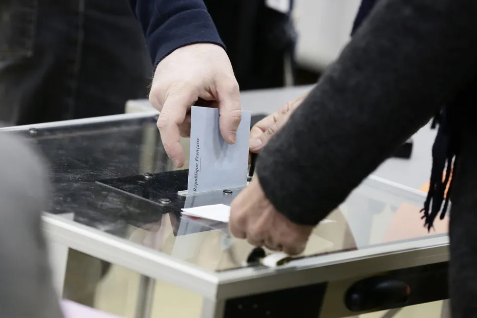 QUIZ. Âge moyen, profession, prénom le plus courant, nuance politique... Connaissez-vous bien le profil des maires de la région ?